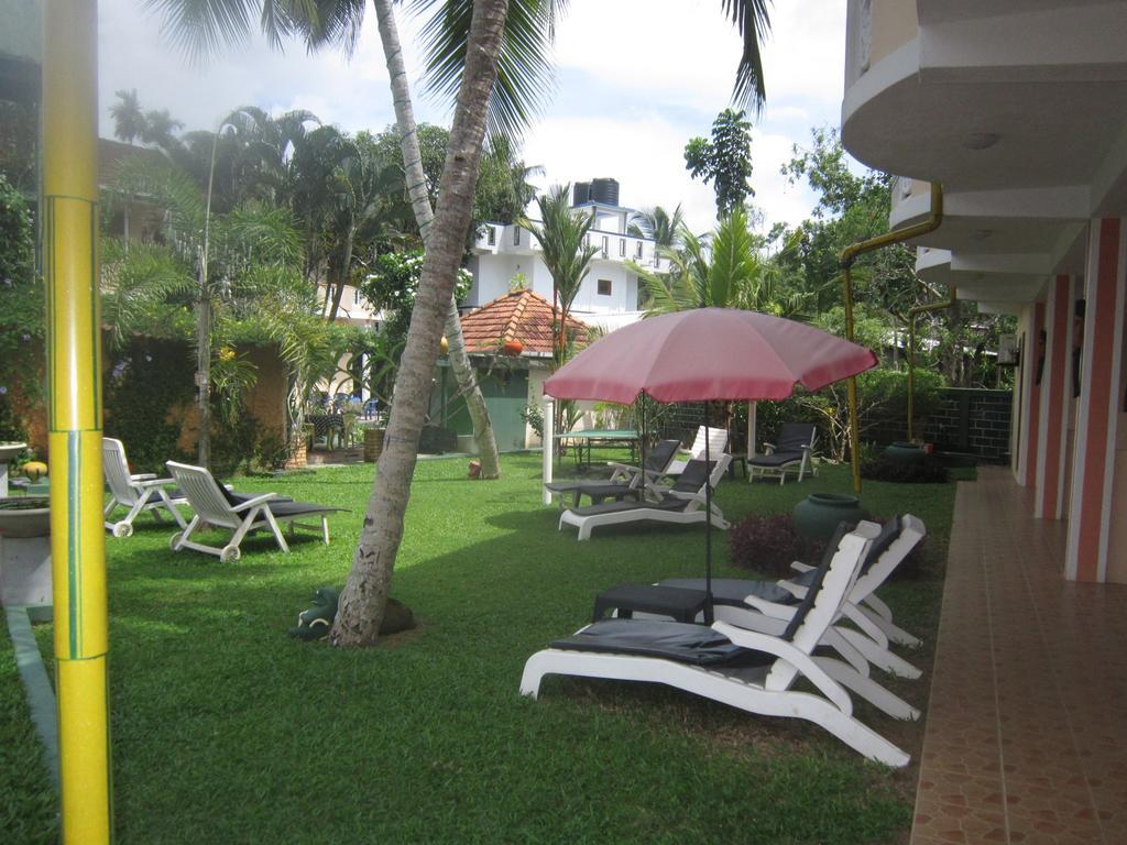 Hilda Guest House Hikkaduwa Ngoại thất bức ảnh