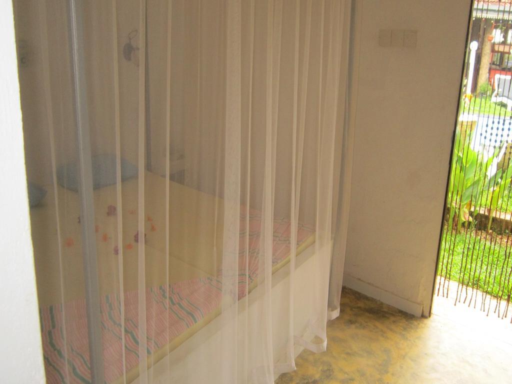 Hilda Guest House Hikkaduwa Phòng bức ảnh