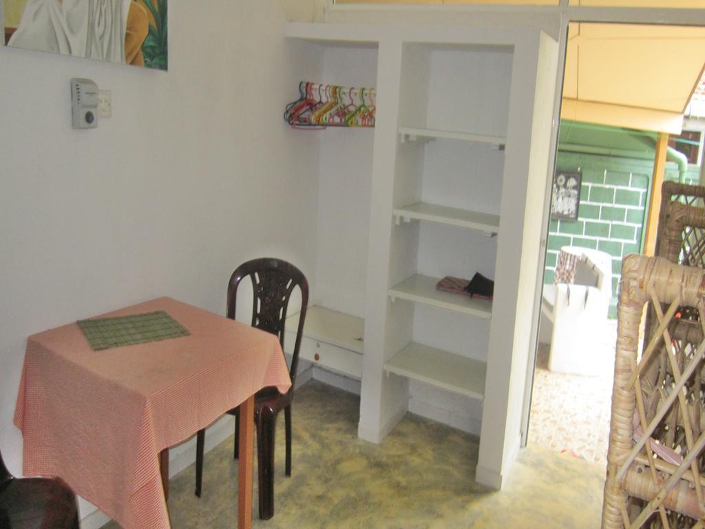 Hilda Guest House Hikkaduwa Phòng bức ảnh