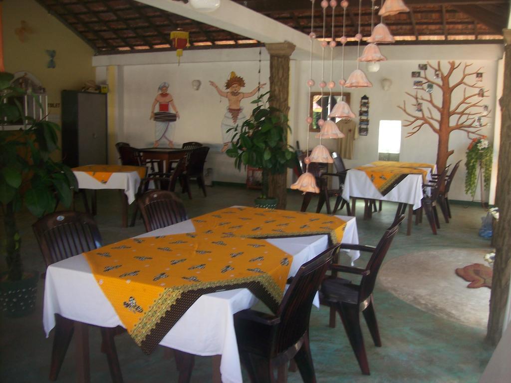 Hilda Guest House Hikkaduwa Ngoại thất bức ảnh